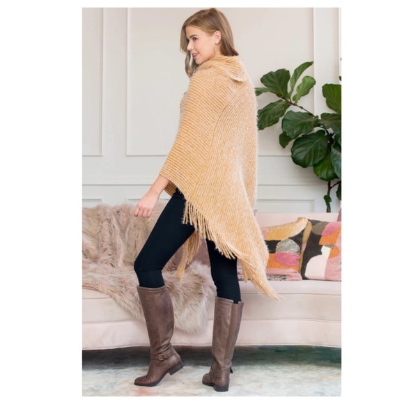 🌺2/$35 sale soft beige one size poncho - Picture 4 of 7